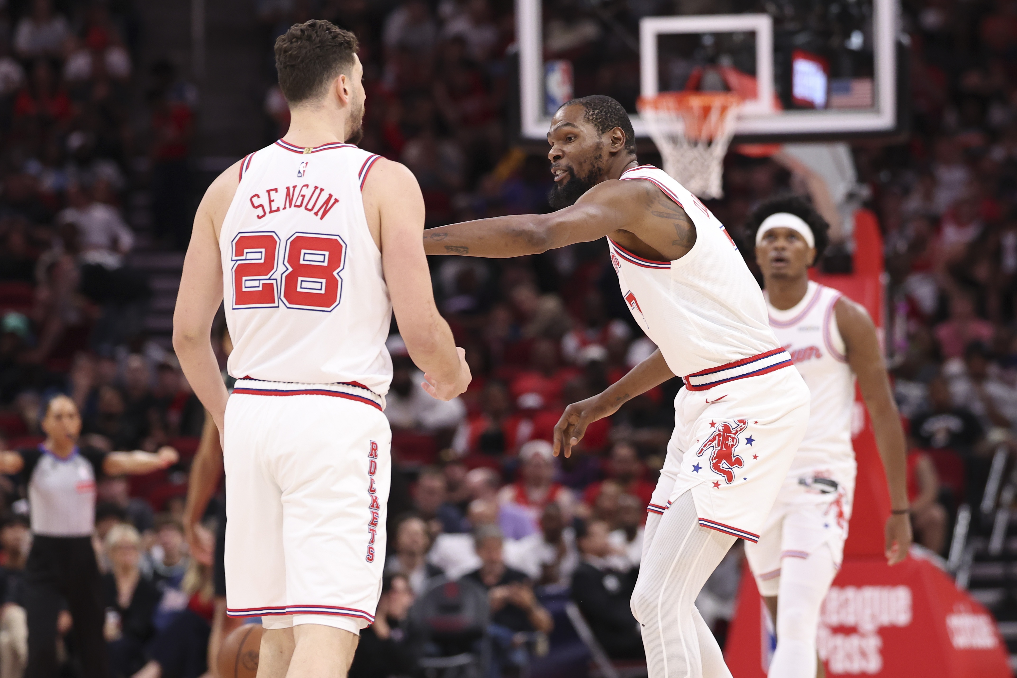 开云在线开户-前队记：火箭过日子一向节俭 即使首轮出局下赛季也不会有大调整